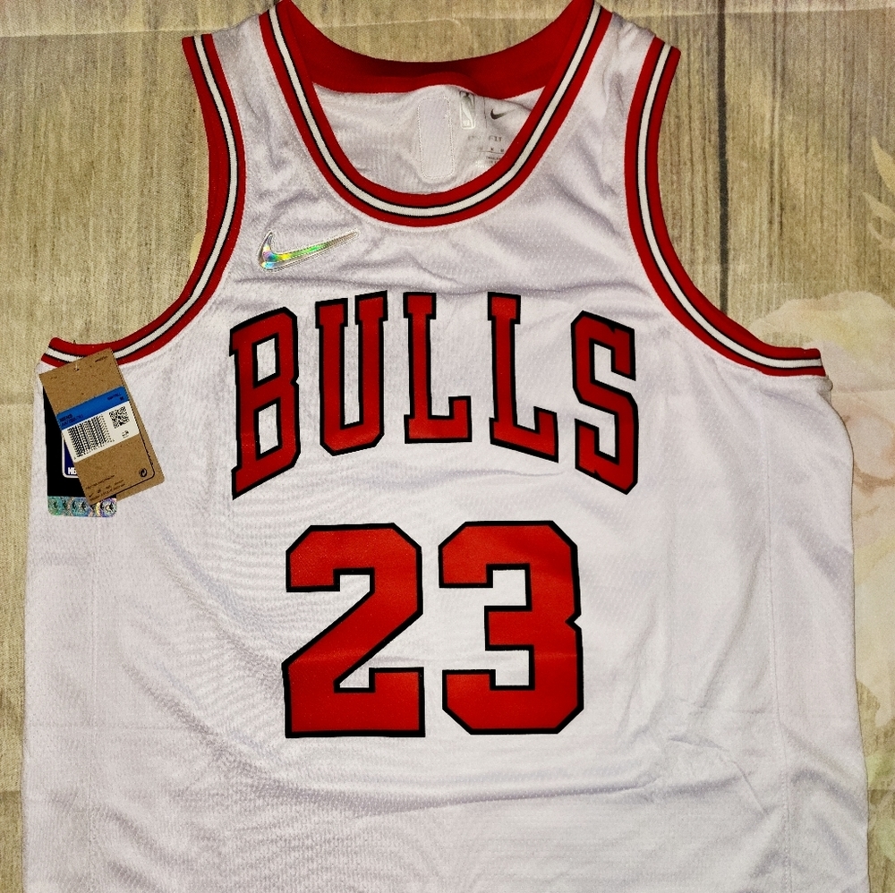 Chicago Bulls Michael Jordan Jersey - Picture 1 of 4